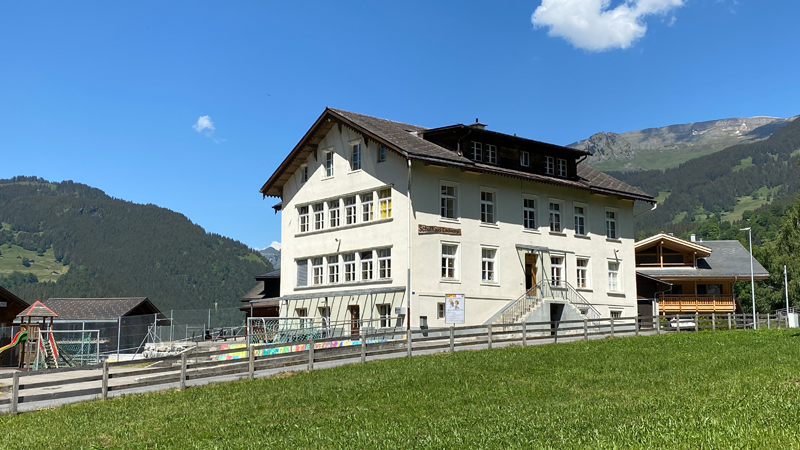 Schulhaus Endweg, Sommer